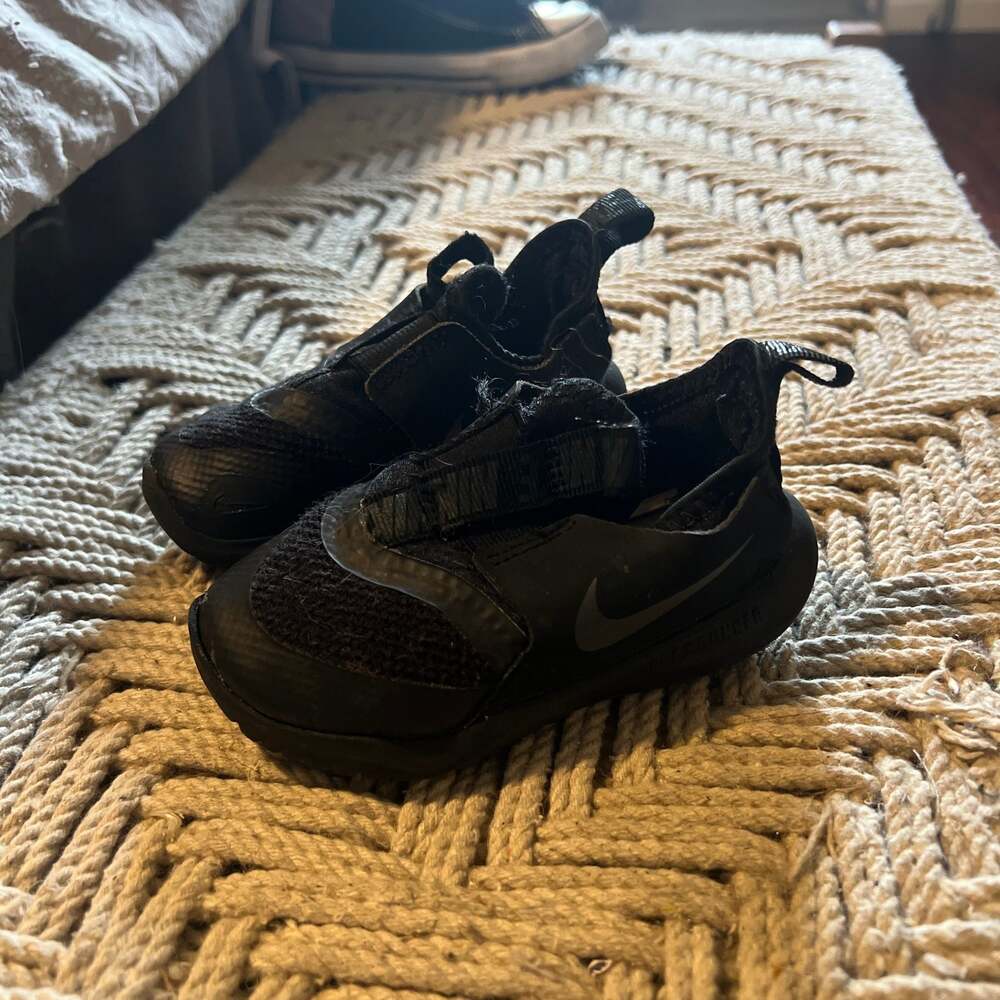 Nike Toddler Flex Runner Slip-on Running soft Shoes Black size US 6c
